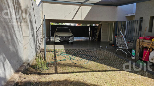 Casa En Venta 4 Dormitorios, Pileta, Cochera Triple Ideal Comercial
