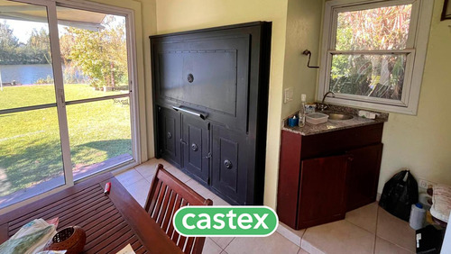 Casa A La Venta, Al Lago, Con Increíble Espejo De Agua En El Barrio Los Castores. Nordelta.