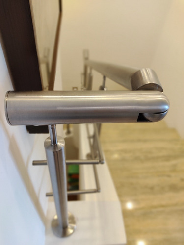 Imagen 4 de 9 de Accesorios Para Barandas Pasamanos Vidrio Y Acero Inoxidable