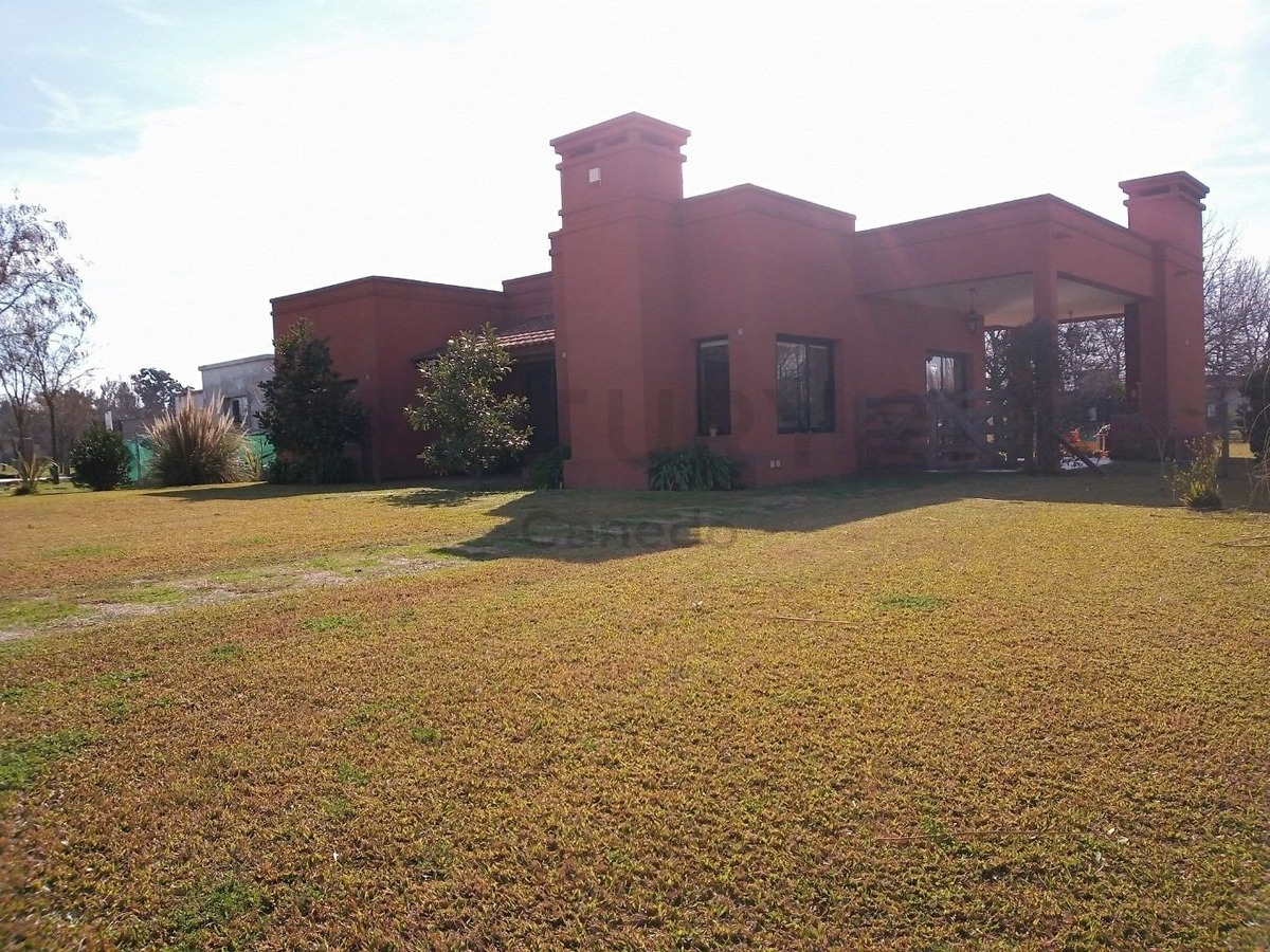 Venta Casa En Barrio Cerrado, El Nacional Club De Campo
