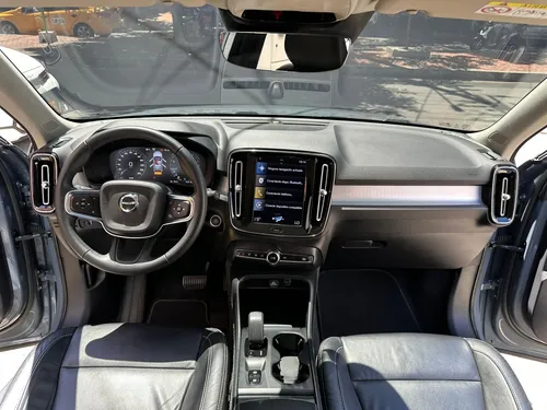 Volvo XC40 T4 MOMENTUM 2.0 AT