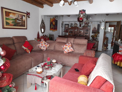 Vendo Hermosa Y Amplia Casa. Sector San José Del Valle. Frente A Supermercado Santa María
