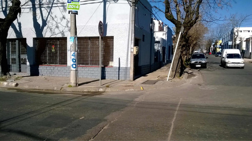 Local Céntrico Y Muy Transitado, Pasaje De Ómnibus