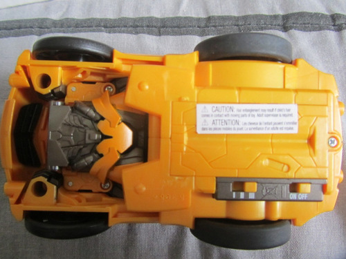 Bumblebee Transformer Auto Transforma Cuando Rueda A Pilas (Usado)