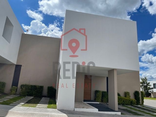 Imagen 1 de 19 de Casa De 3 Hab. En Cumbres Del Lago