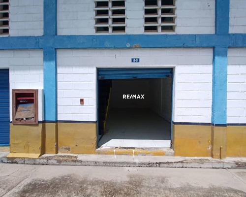 Re/max 2 Mil Alquila, Galpón En La Avenida 4 De Mayo