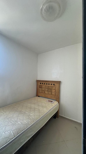 Frente A La Uam Azcapotzalco, Habitaciones Remodeladas Y Semiamuebladas. Solo Damas.