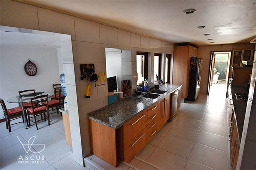 Casa En Venta De 6 Dorm. En Vitacura