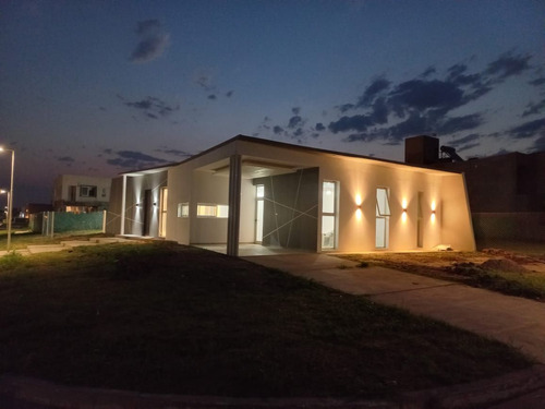 Casa En Venta En Las Quintas 2