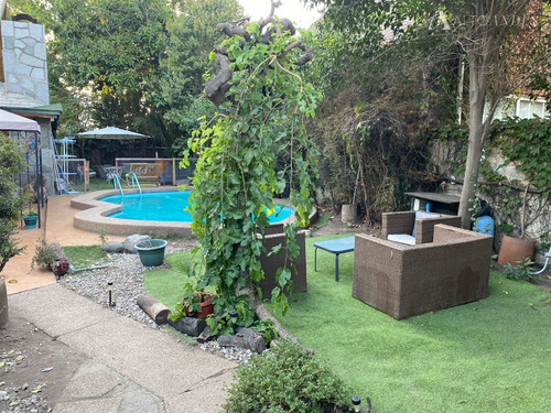 Casa En Venta De 5 Dorm. En Las Condes