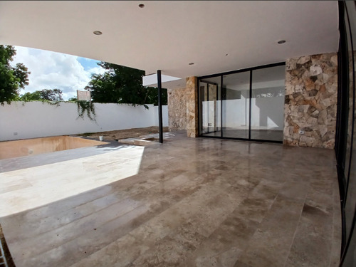 Exclusiva Residencia En Venta Ubicada En Nortemerida