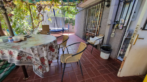 Casa Remodelada, 2 Pisos, Amplio Terreno