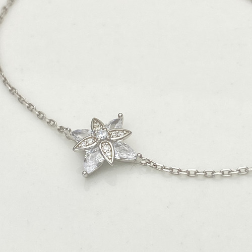 Pulseira Com Detalhe Em Flor E Pétalas Cravejadas- Prata 925