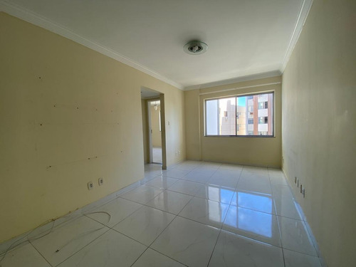 Apartamento À Venda Na Rua Engenheiro Milton Oliveira, Barra, Salvador - Ba - Liv-12165