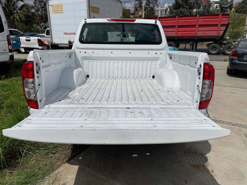 Imagen 7 de 15 de Nissan Np300 2018 2.4 Doble Cabina Se Aa Pack Seg Mt