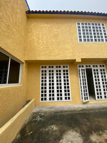 Hermosa Casa Bifamiliar Urb Teques Iii La Santa María