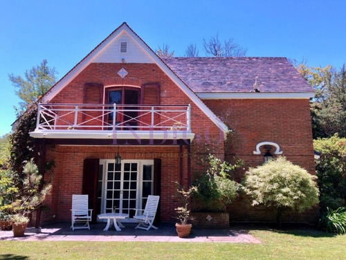Alquiler En Paradas, Muy Buena Casa En El Mejor Punto De Punta Del Este.- Ref: 250