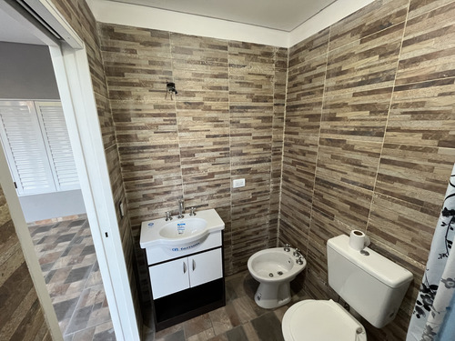 Vendo Casa Con 4 Habitaciones En Herrera, Entre Ríos.