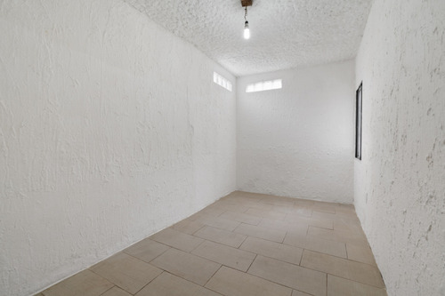 Casa En Venta De 2 Dormitorios , + Monoambiente En Atlántida