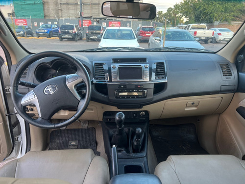 Imagen 13 de 16 de Toyota Hilux Sw4 Tdi Srv 4x4 ¡oportunidad!