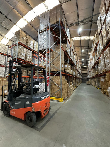 Nave Industrial En Alquiler - 2200 M2 - C/ Oficinas. La Tablada, Provincia De Buenos Aires.