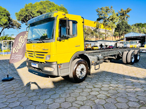 Caminhão Trucado M. Benz Atego 1728 6x2 2011/2012