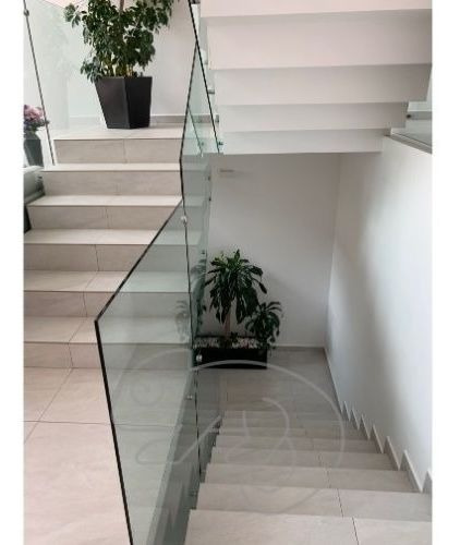 Imagen 8 de 30 de Moderna Casa Con Doble Altura