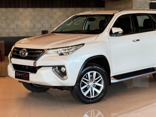 Toyota Hilux SW4 2.8 SRX 4X4 7 LUGARES 16V TURBO INTERCOOLER DIESEL 4P AUTOMÁTICO