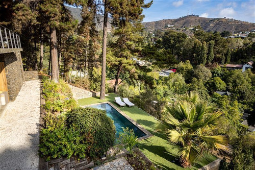 Espectacular Casa En Zapallar, A Una Cuadra De La Playa