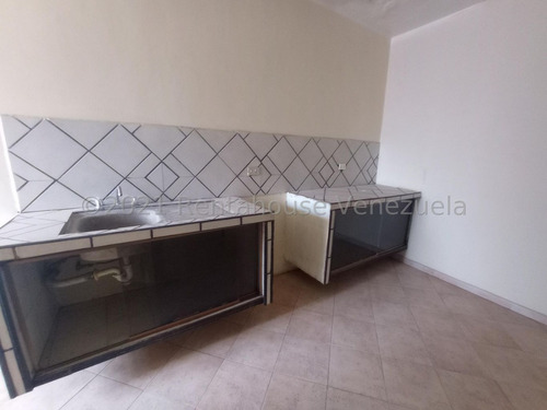 Imagen 6 de 10 de Apartamento En Venta Centro De Turmero 22-13722 Ag