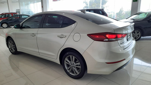 Imagen 4 de 15 de Hyundai Elantra 2018 2.0 Gls Premium At