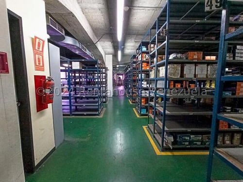 Amplio Local Comercial, Ideal Para Deposito O Centro De Despacho En Venta - Urb. Los Cortijos De Lourdes