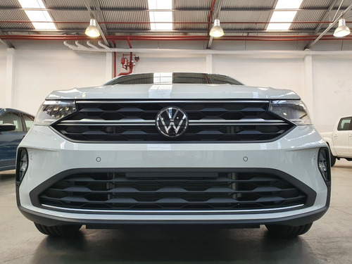 Imagen 8 de 25 de Volkswagen Nivus Highline At 200 Tsi My22 Dcolores
