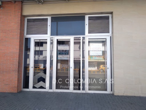 Imagen 2 de 20 de Locales En Arriendo Alpes 815-873