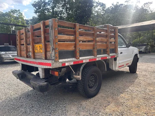 Ford F22 2.2 Estacas, Capacidad De Carga 1t