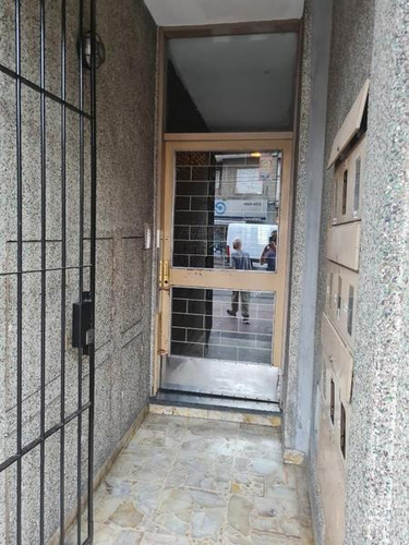 Imagen 2 de 12 de Excelente Departamento 5 Amb Sobre Avenida Marquez