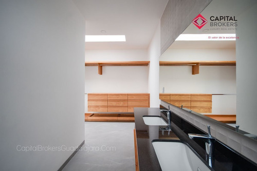 Imagen 24 de 29 de Moderna Residencia De Lujo En Venta Zona Plaza Del Sol