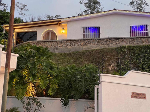 Casa En Venta Remodelada En Colinas De Carrizal