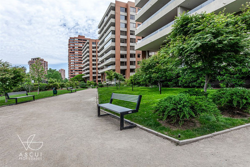 Amplio Departamento En Venta De 3 Dorm. En Las Condes