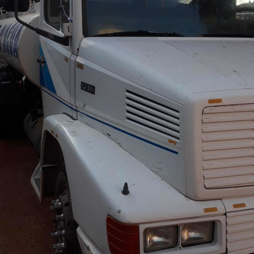 Imagem 2 de 4 de Mercedes 1218