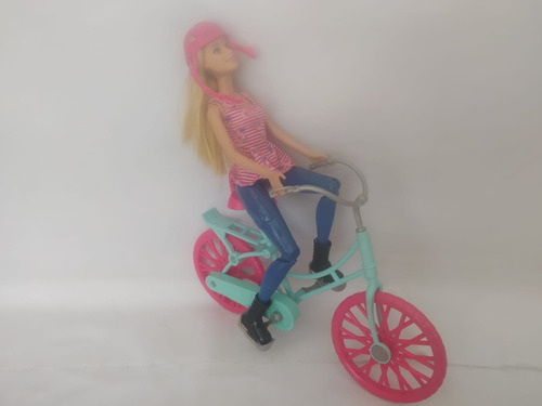 Muñeca Barbie En Bicicleta Con Detalles Mattel (Usado)