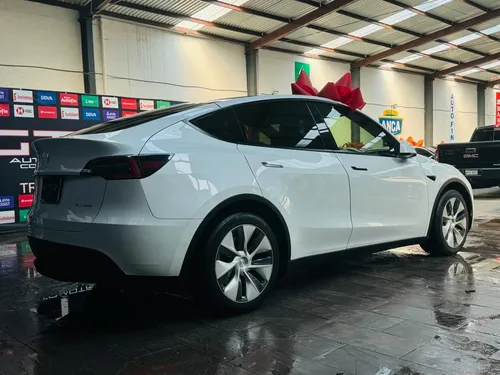 Tesla Model Y Manejo Autonomo 2020