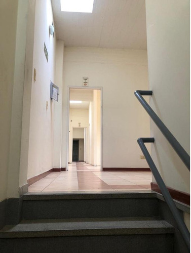 Imagen 3 de 17 de Complejo De Oficinas En 1º Piso Ezeiza Paseo French