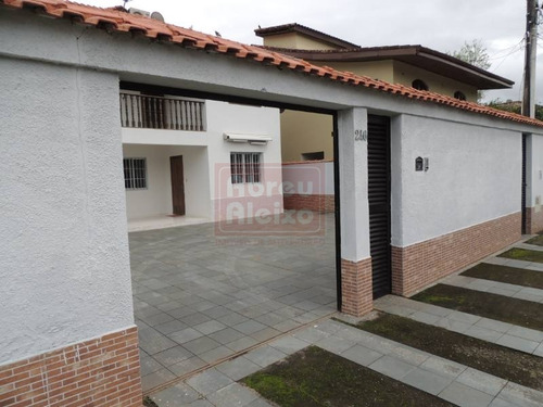Imagem 1 de 30 de Bertioga - Sp - Sobrado A Venda Com 2 Lotes, Sendo 4 Dormitórios No Jardim São Lourenço Próximo A Praia, Ao Lado Da Riviera De São Lourenço + Edicula + Área De Churrasqueira. - 950