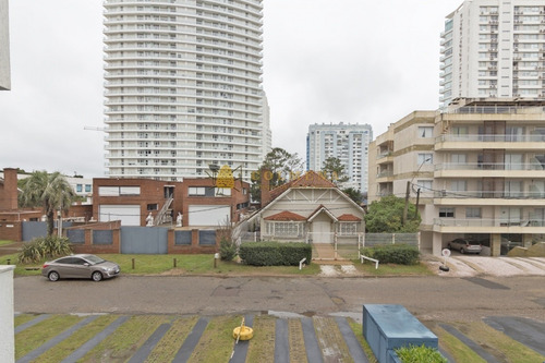 Apartamento A 1 Cuadra De La Playa Mansa - Consulte!!!!!!- Ref: 3914