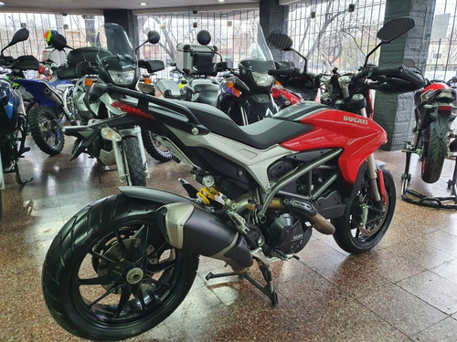 Ducati Hyperstrada 821 Impecable 3700km Permutas