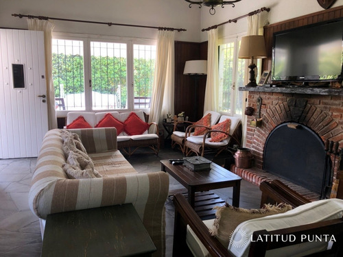 Casa En Mansa- Ref: 1329