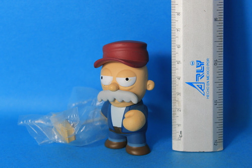 Scruffy Futurama Kidrobot Figura (Usado)