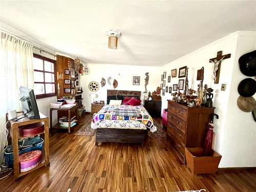 Casa En Venta De 5 Dorm. En Las Condes