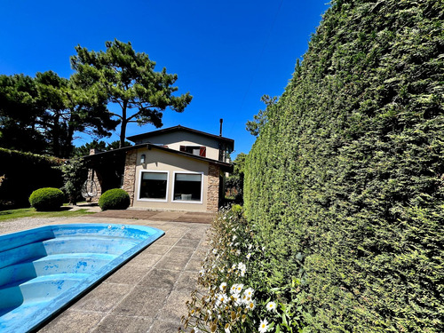 Casa En En La Caleta, Con Pileta!